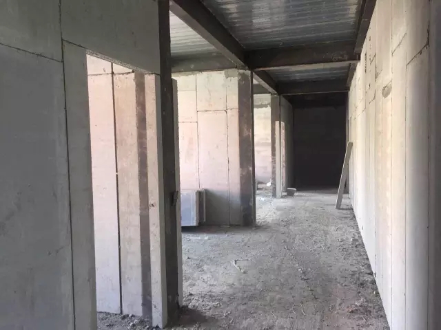 輕質隔墻板